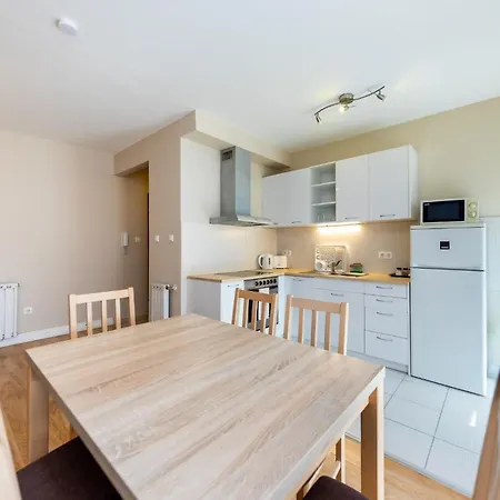 Apartament Prime - Modern 2 Bedroom Family With Terrace & Parking Included Budapesta