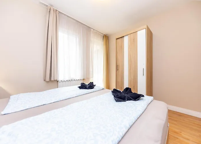 Prime - Modern 2 Bedroom Family With Terrace & Parking Included