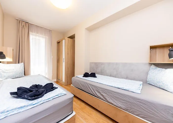 Prime - Modern 2 Bedroom Family With Terrace & Parking Included *