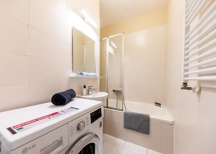 Appartamento Prime - Modern 2 Bedroom Family With Terrace & Parking Included