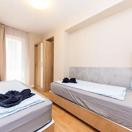 Prime - Modern 2 Bedroom Family With Terrace & Parking Included *