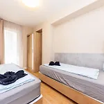 Prime - Modern 2 Bedroom Family With Terrace & Parking Included *