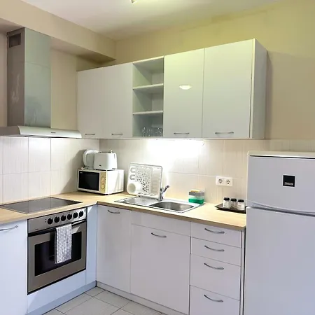 Prime - Modern 2 Bedroom Family With Terrace & Parking Included アパート *