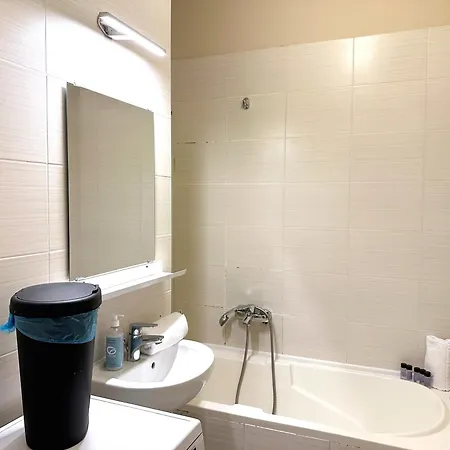 アパート Prime - Modern 2 Bedroom Family With Terrace & Parking Included