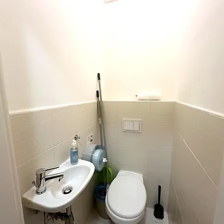 Prime - Modern 2 Bedroom Family With Terrace & Parking Included * ブダペスト