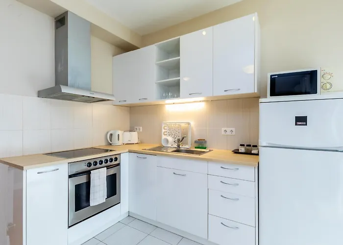 Prime - Modern 2 Bedroom Family With Terrace & Parking Included Appartement *